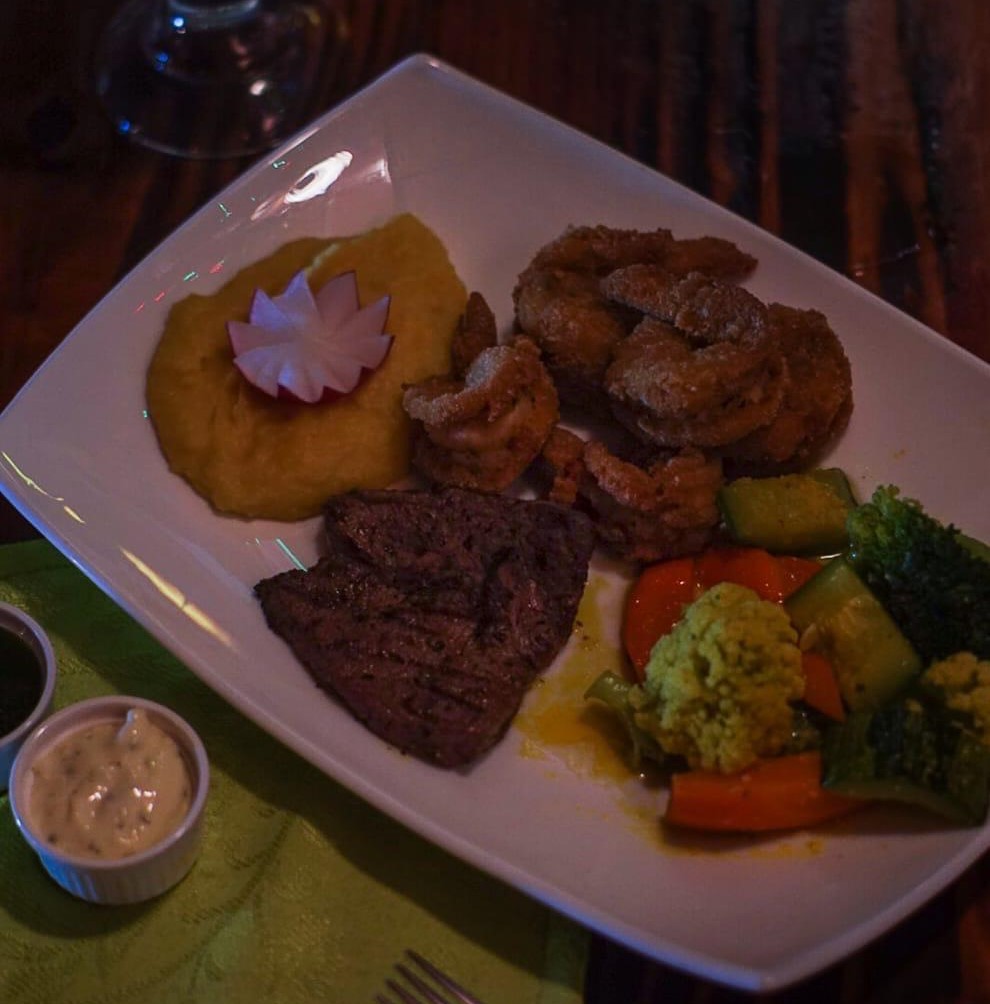 Plato típico de Los Adobes