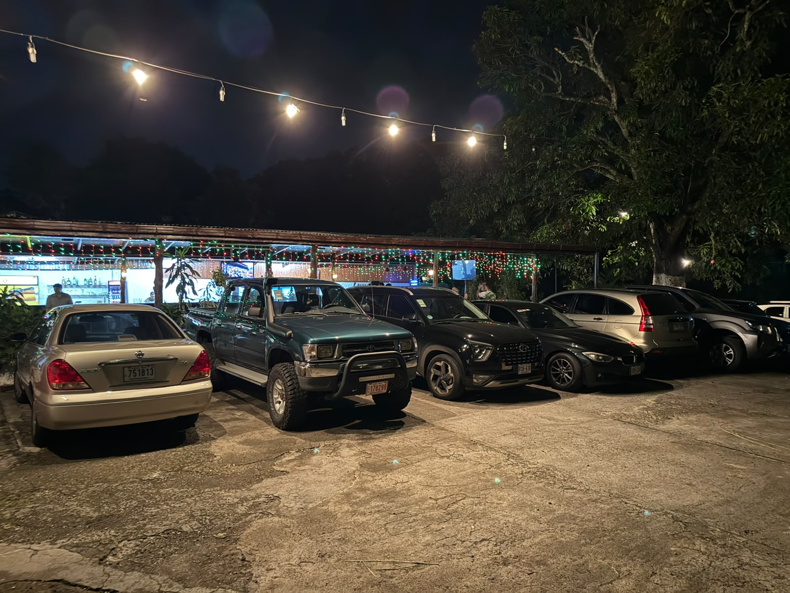 Área de parqueo adicional de Los Adobes
